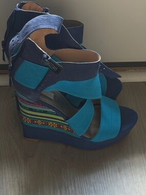 RACHEL Rachel Roy Blue and Teal Strappy Wedge Sandals with Patterned Heel